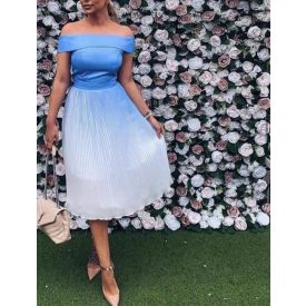 Alkalmi ruha pliszérozott szoknyarésszel világoskék